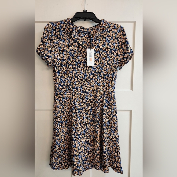 Calvin Klein Front button dress. Size Small. Nwt - Picture 1 of 2